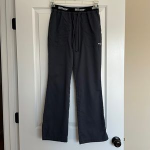 Grey’s Anatomy 3 pocket logo waist scrub pant. Size small. EUC.